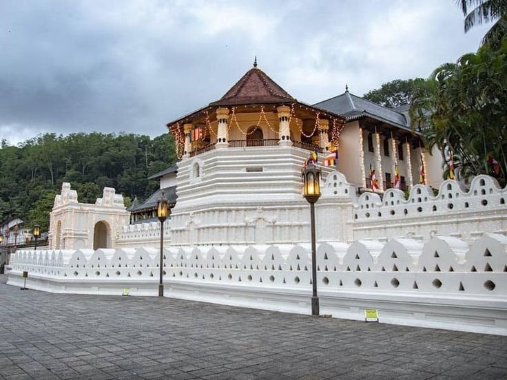 Temple of the Tooth, Kandy